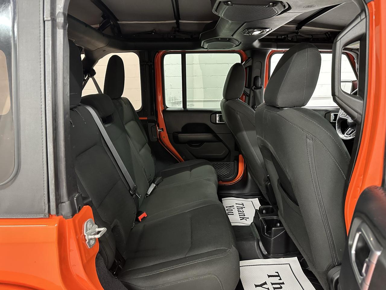 2018 Jeep Wrangler SAHARA 4X4 Photo32