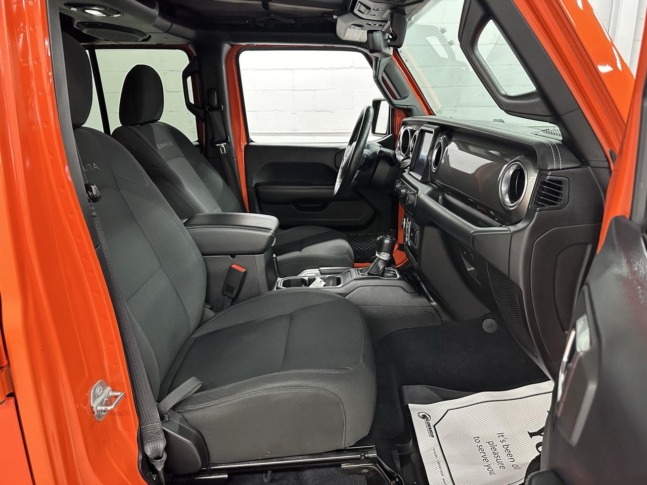 2018 Jeep Wrangler SAHARA 4X4 Photo15