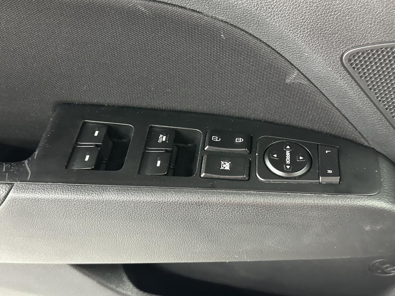 2020 Hyundai Elantra Preferred Photo33