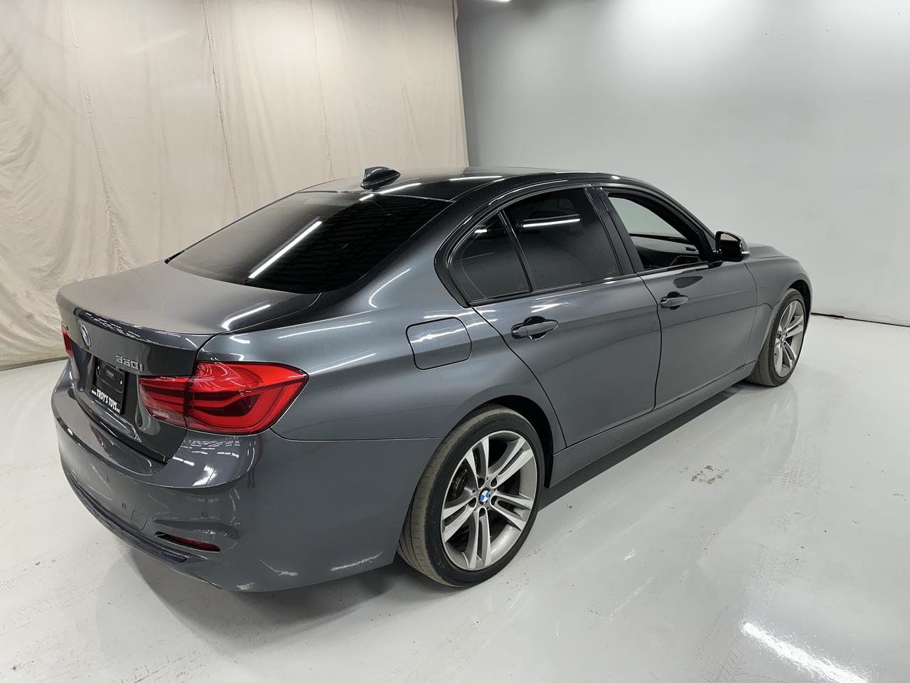 2017 BMW 3 Series 4dr Sdn 330i xDrive AWD Photo42