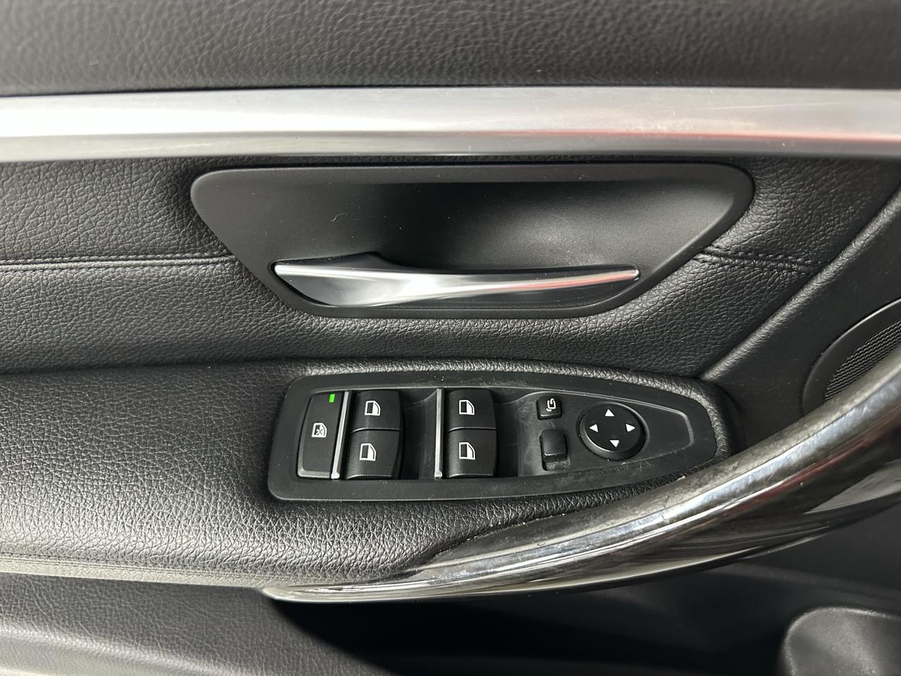 2017 BMW 3 Series 4dr Sdn 330i xDrive AWD Photo37
