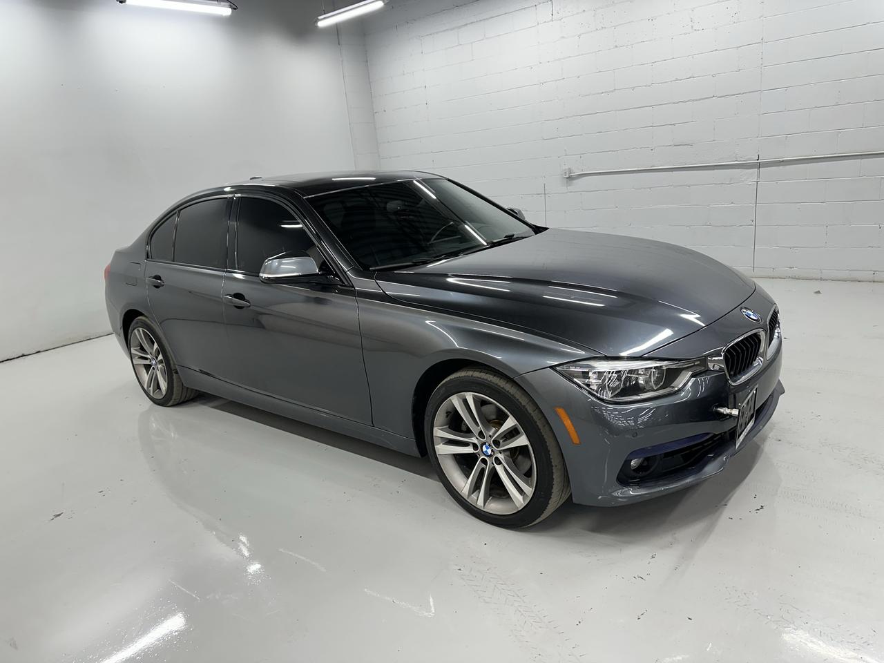 2017 BMW 3 Series 4dr Sdn 330i xDrive AWD Photo3