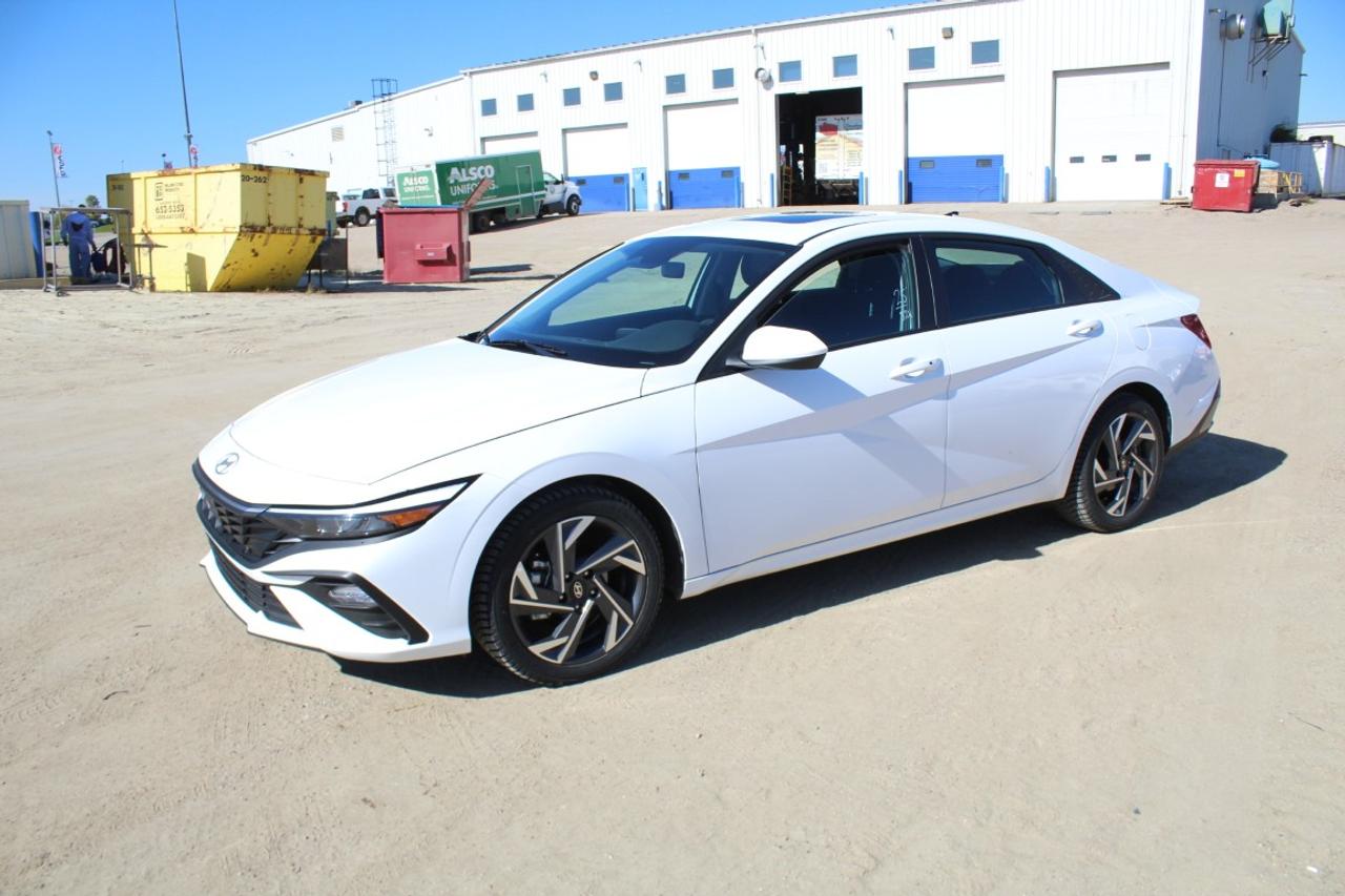 2025 Hyundai Elantra Preferred IVT w/Tech Pkg, Htd cloth, S/R, NAV, BUC - Photo #1