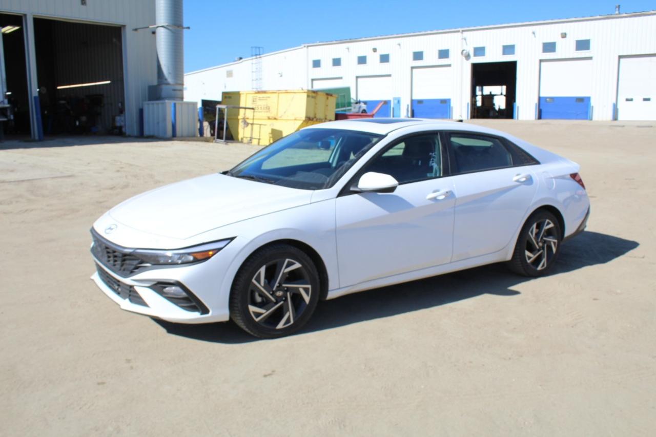 2025 Hyundai Elantra Preferred IVT w/Tech Pkg, Htd cloth, S/R, NAV, BUC - Photo #1