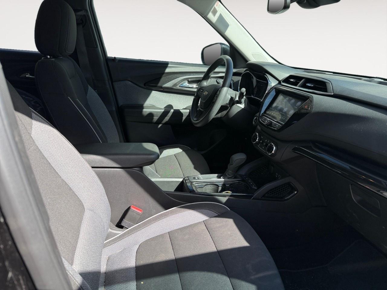 2023 Chevrolet TrailBlazer AWD 4dr LT Photo