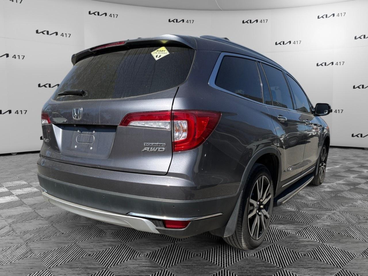 2022 Honda Pilot Touring 7-Passenger AWD Photo4