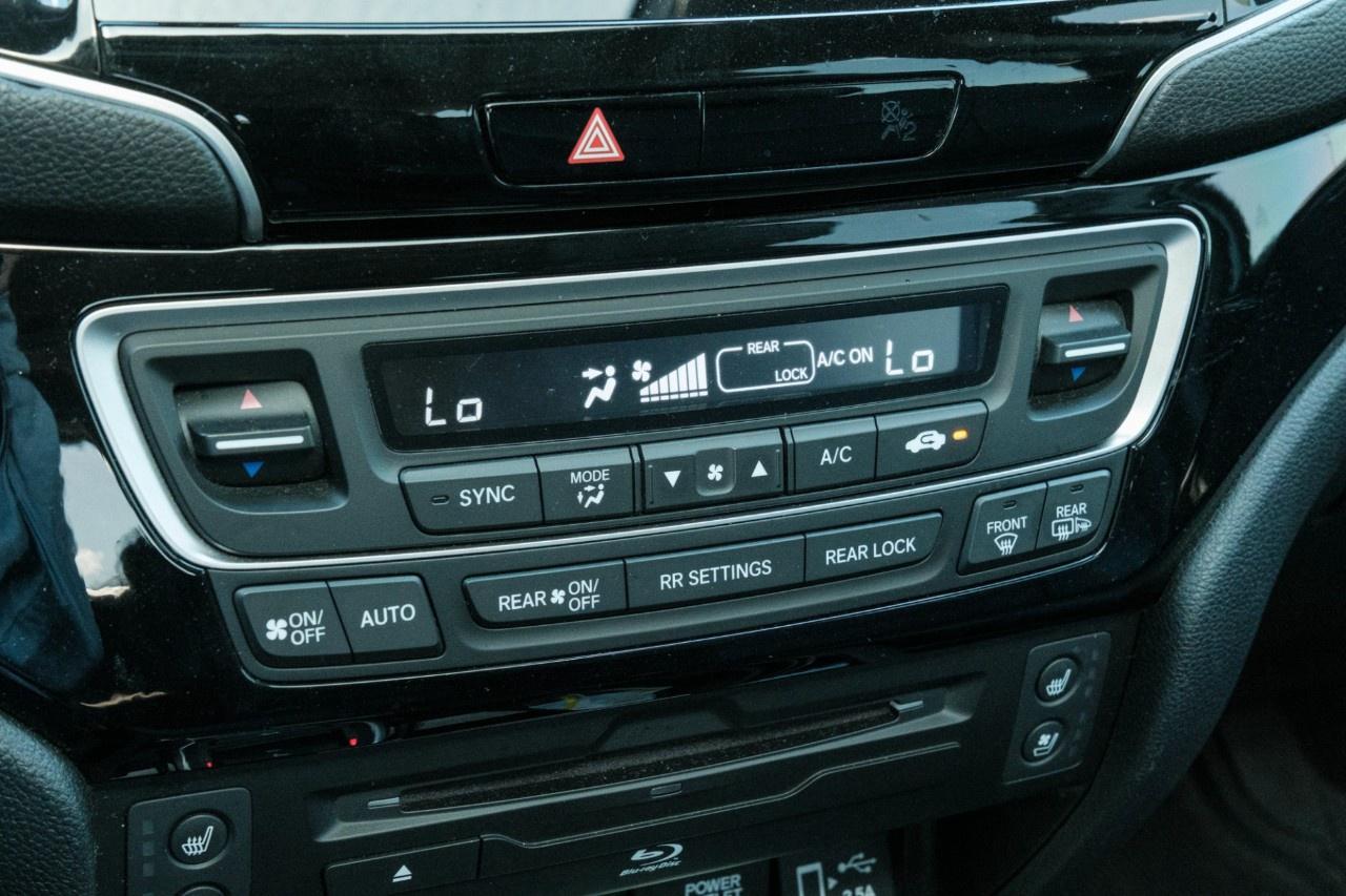 2022 Honda Pilot Touring 7-Passenger AWD Photo