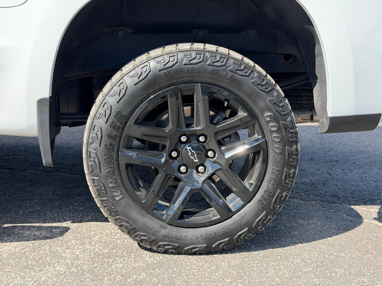 2024 Chevrolet Silverado 1500 Crew Cab Short Box 4-Wheel Drive LT Trail Boss Photo