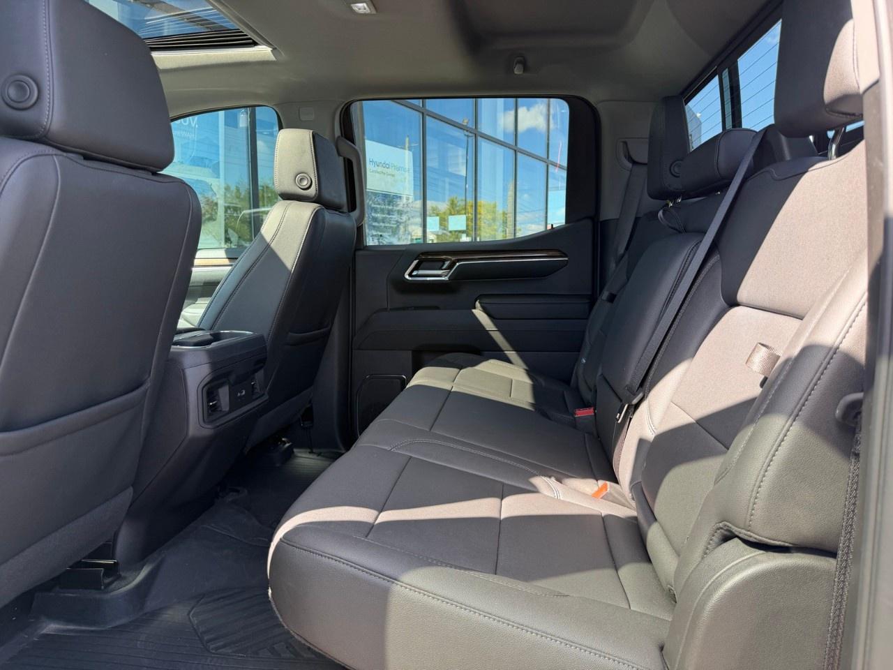 2024 Chevrolet Silverado 1500 Crew Cab Short Box 4-Wheel Drive LT Trail Boss Photo