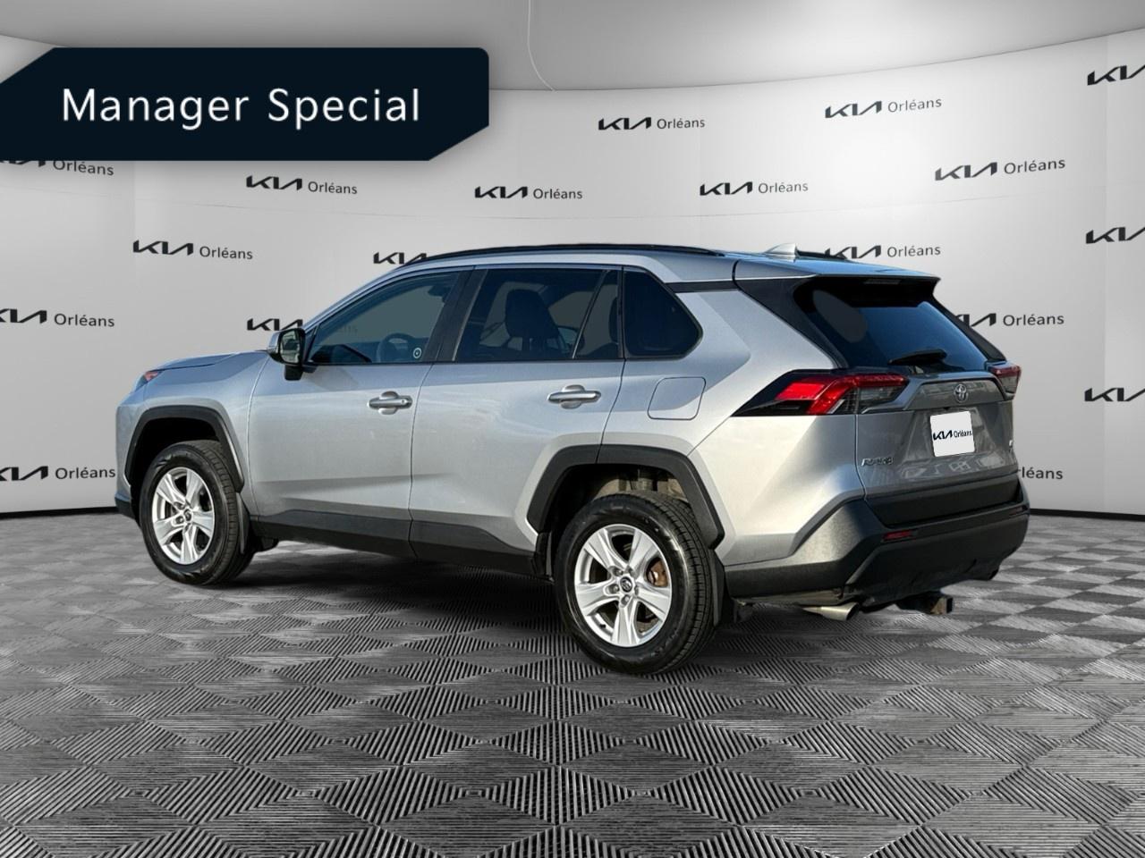 2019 Toyota RAV4 AWD LE Photo2