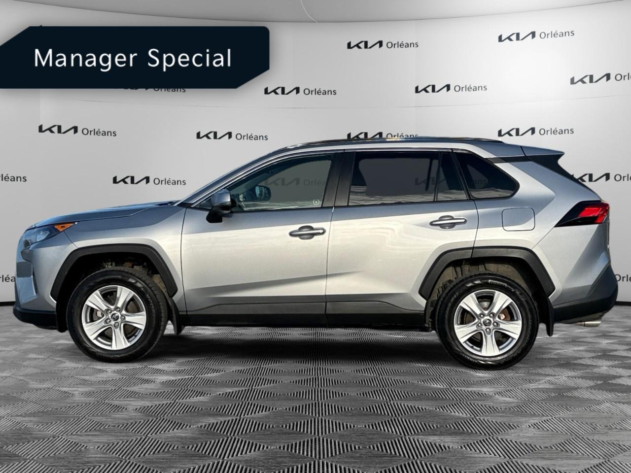 2019 Toyota RAV4 AWD LE Photo