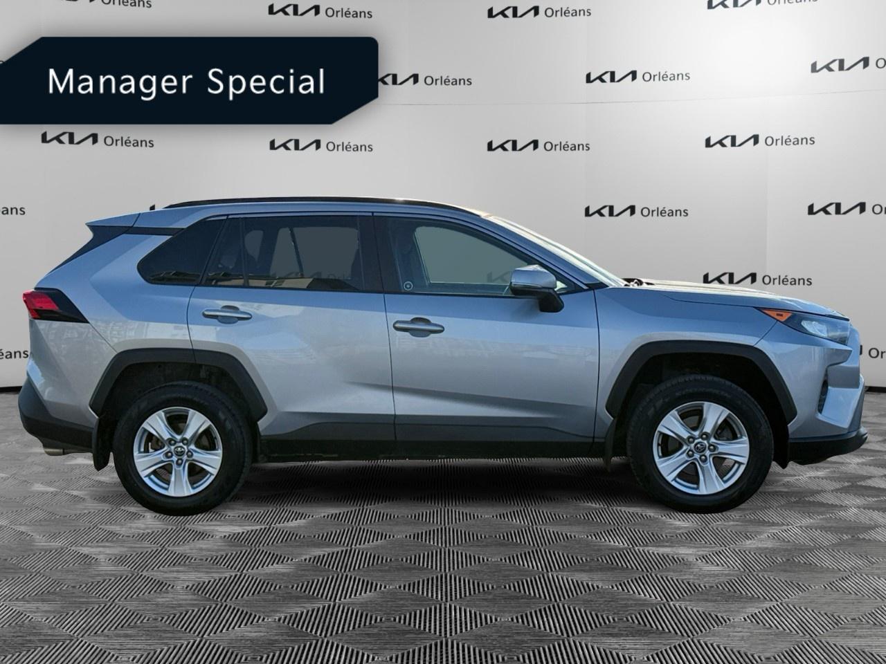 2019 Toyota RAV4 AWD LE Photo