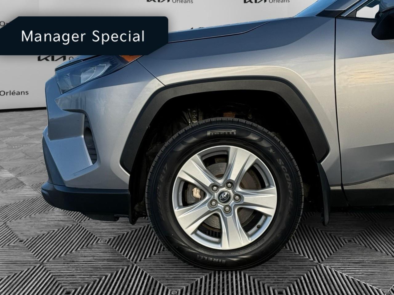 2019 Toyota RAV4 AWD LE Photo