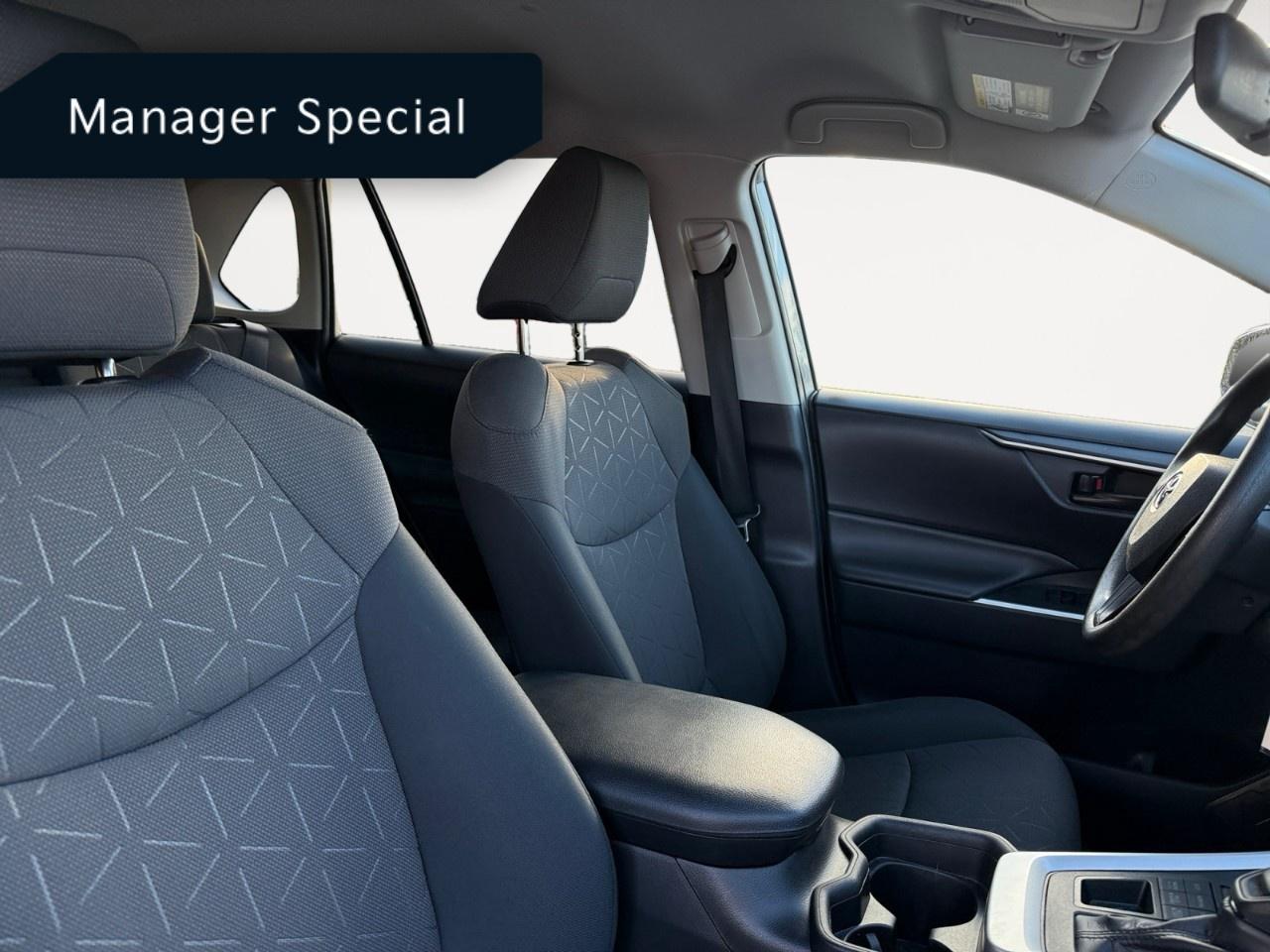 2019 Toyota RAV4 AWD LE Photo