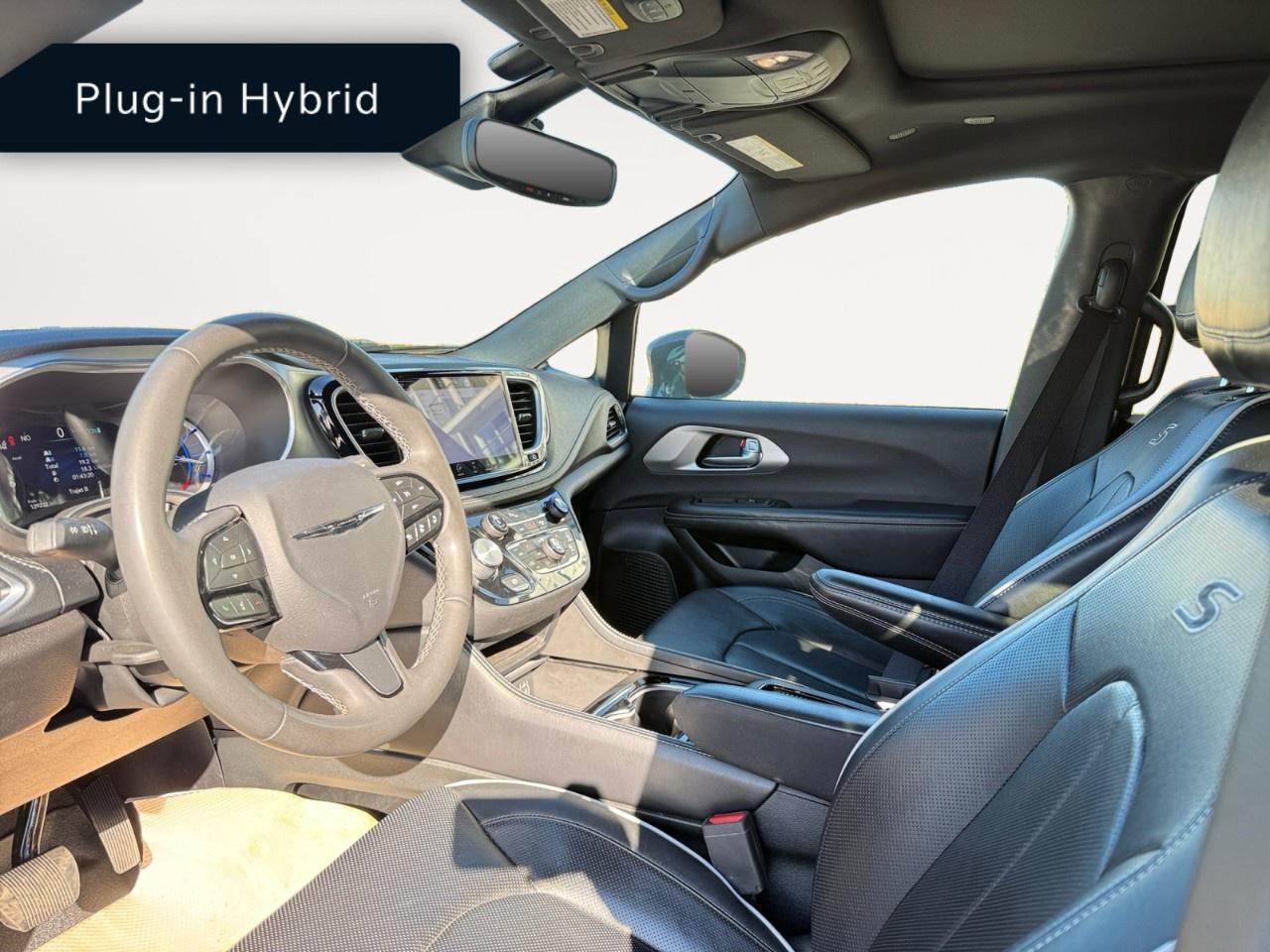 2022 Chrysler Pacifica Hybrid Limited 2WD Photo