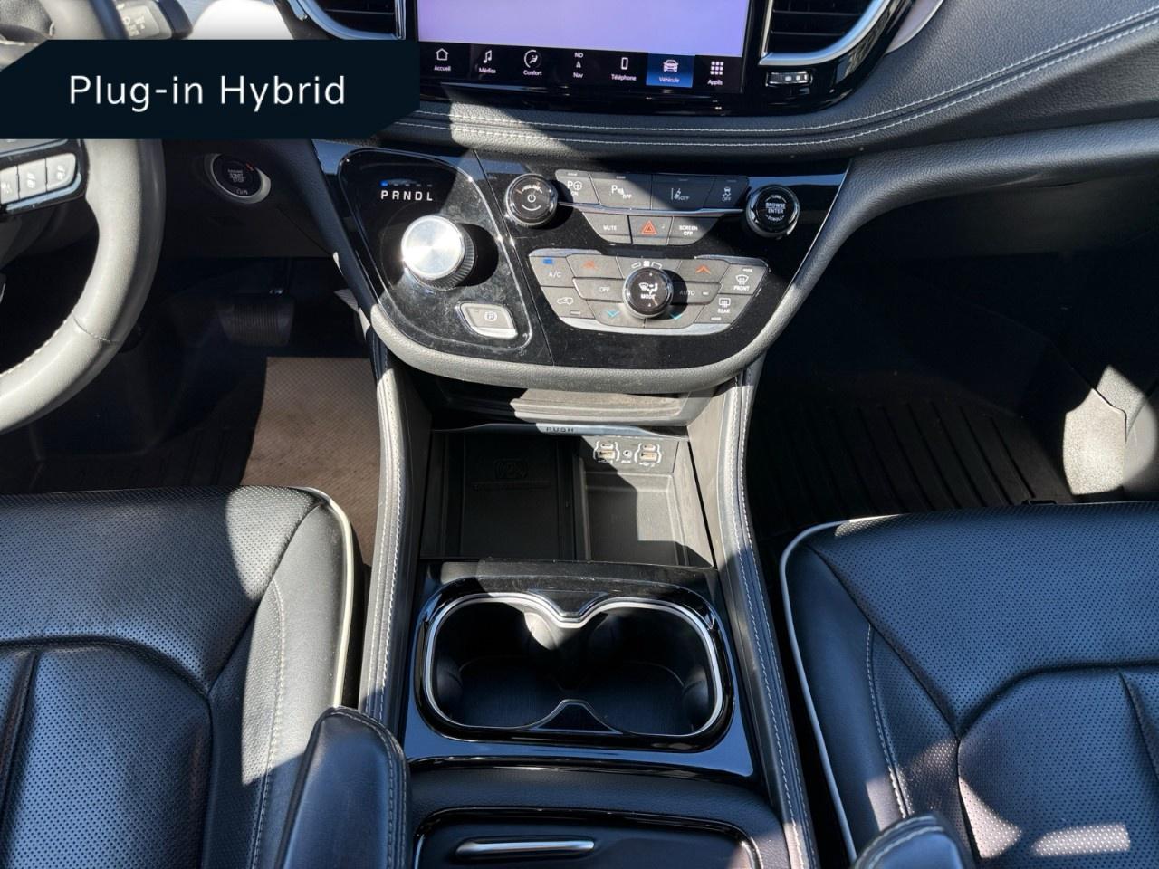 2022 Chrysler Pacifica Hybrid Limited 2WD Photo