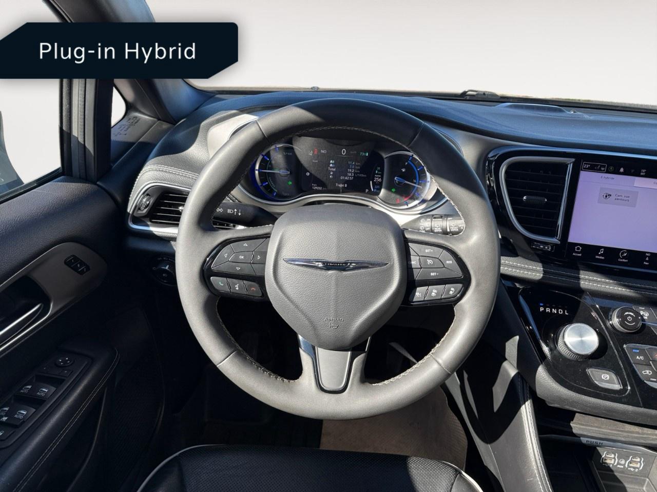 2022 Chrysler Pacifica Hybrid Limited 2WD Photo