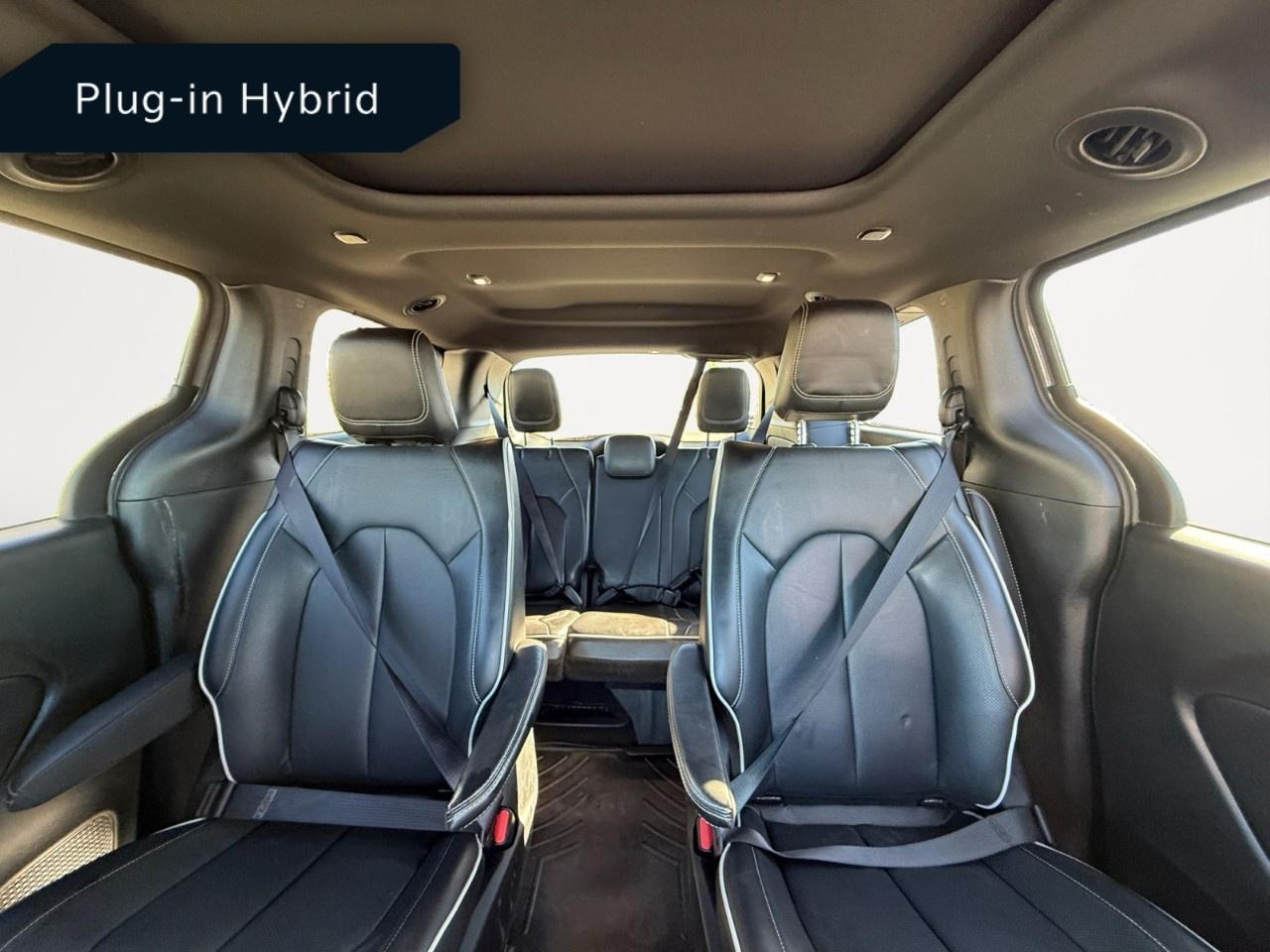2022 Chrysler Pacifica Hybrid Limited 2WD Photo