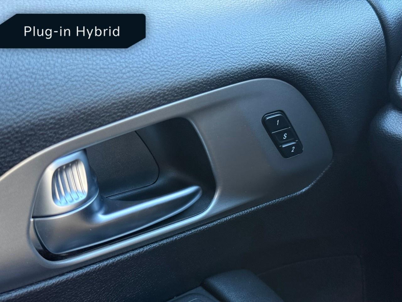 2022 Chrysler Pacifica Hybrid Limited 2WD Photo
