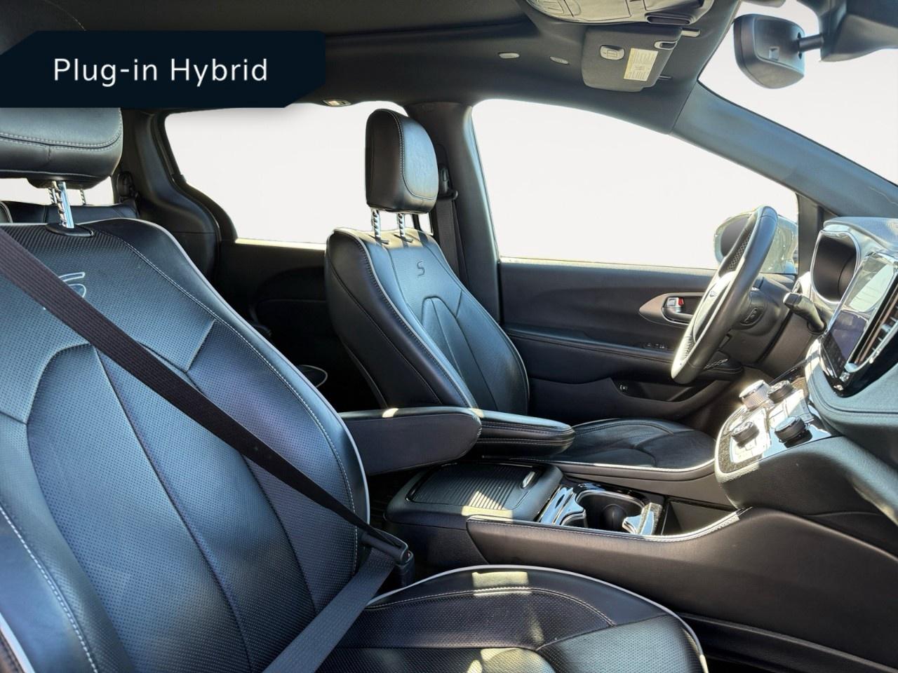 2022 Chrysler Pacifica Hybrid Limited 2WD Photo