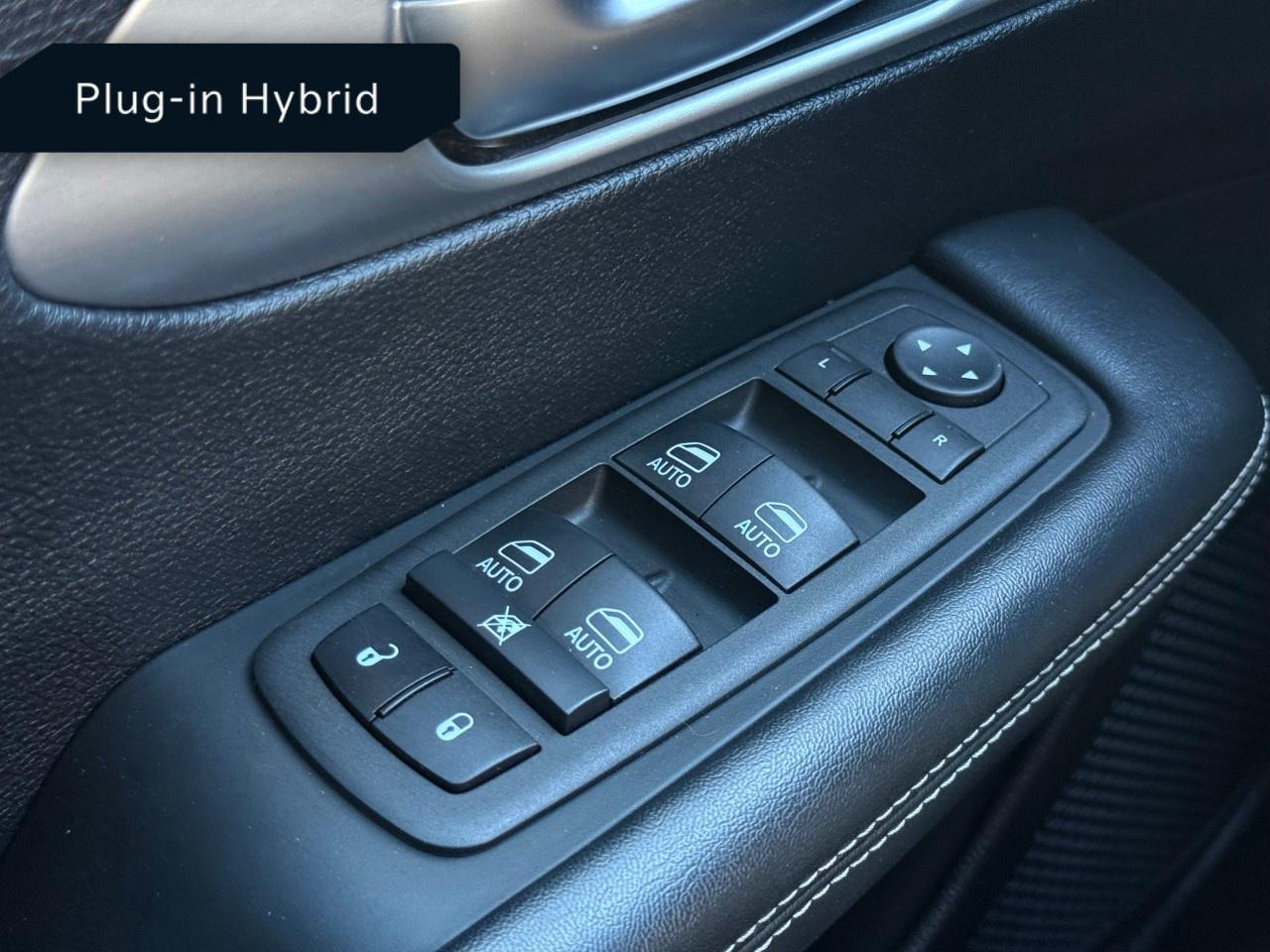 2022 Chrysler Pacifica Hybrid Limited 2WD Photo