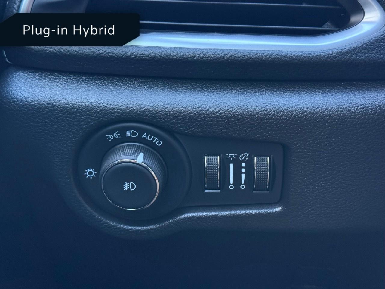 2022 Chrysler Pacifica Hybrid Limited 2WD Photo