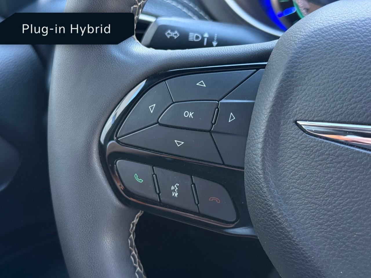 2022 Chrysler Pacifica Hybrid Limited 2WD Photo