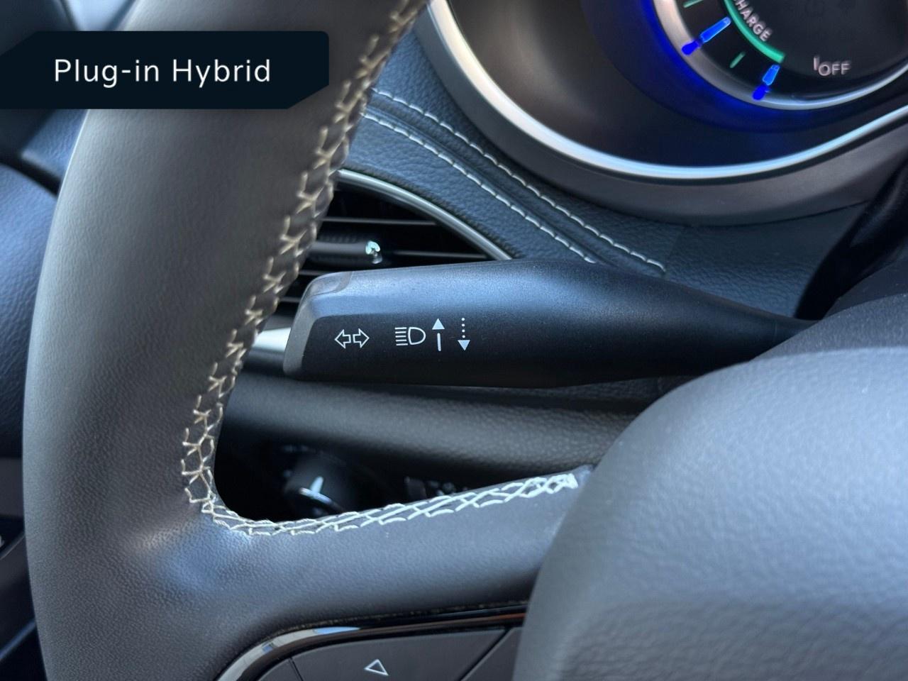 2022 Chrysler Pacifica Hybrid Limited 2WD Photo