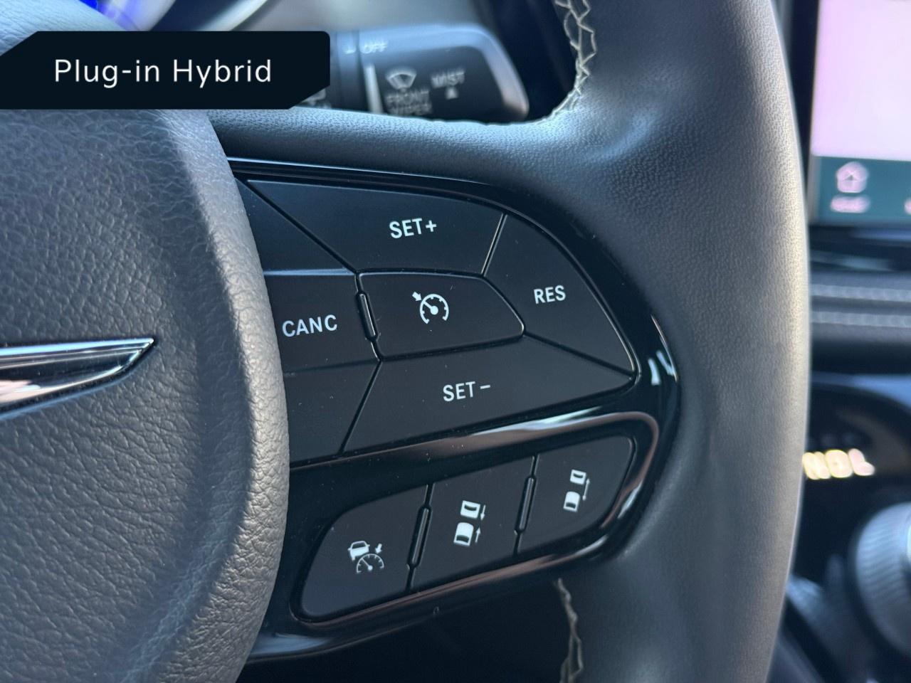 2022 Chrysler Pacifica Hybrid Limited 2WD Photo