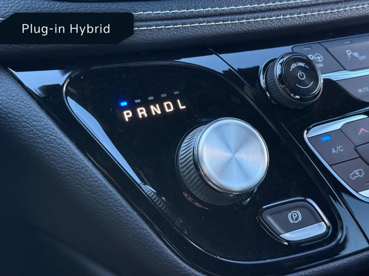 2022 Chrysler Pacifica Hybrid Limited 2WD Photo