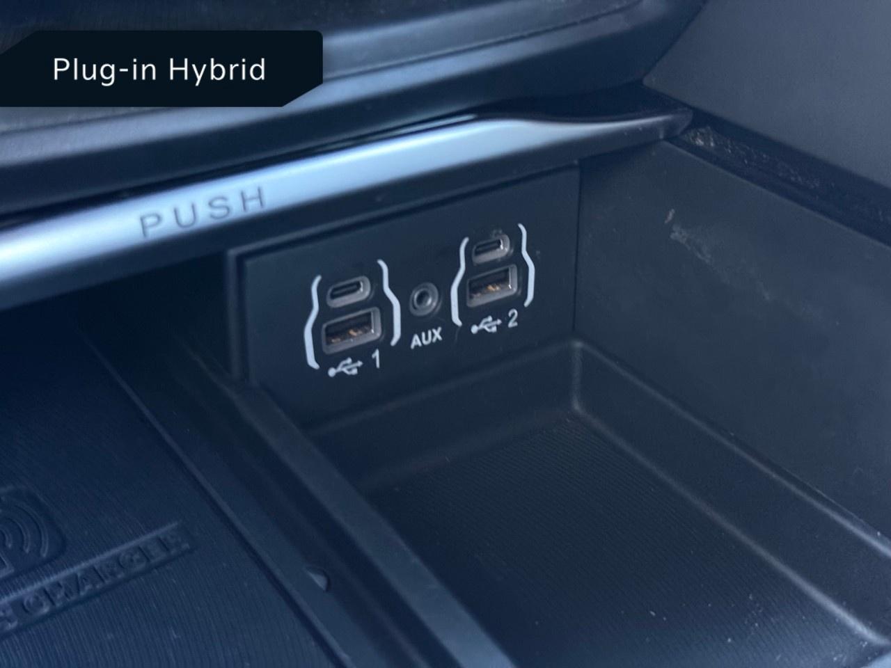 2022 Chrysler Pacifica Hybrid Limited 2WD Photo