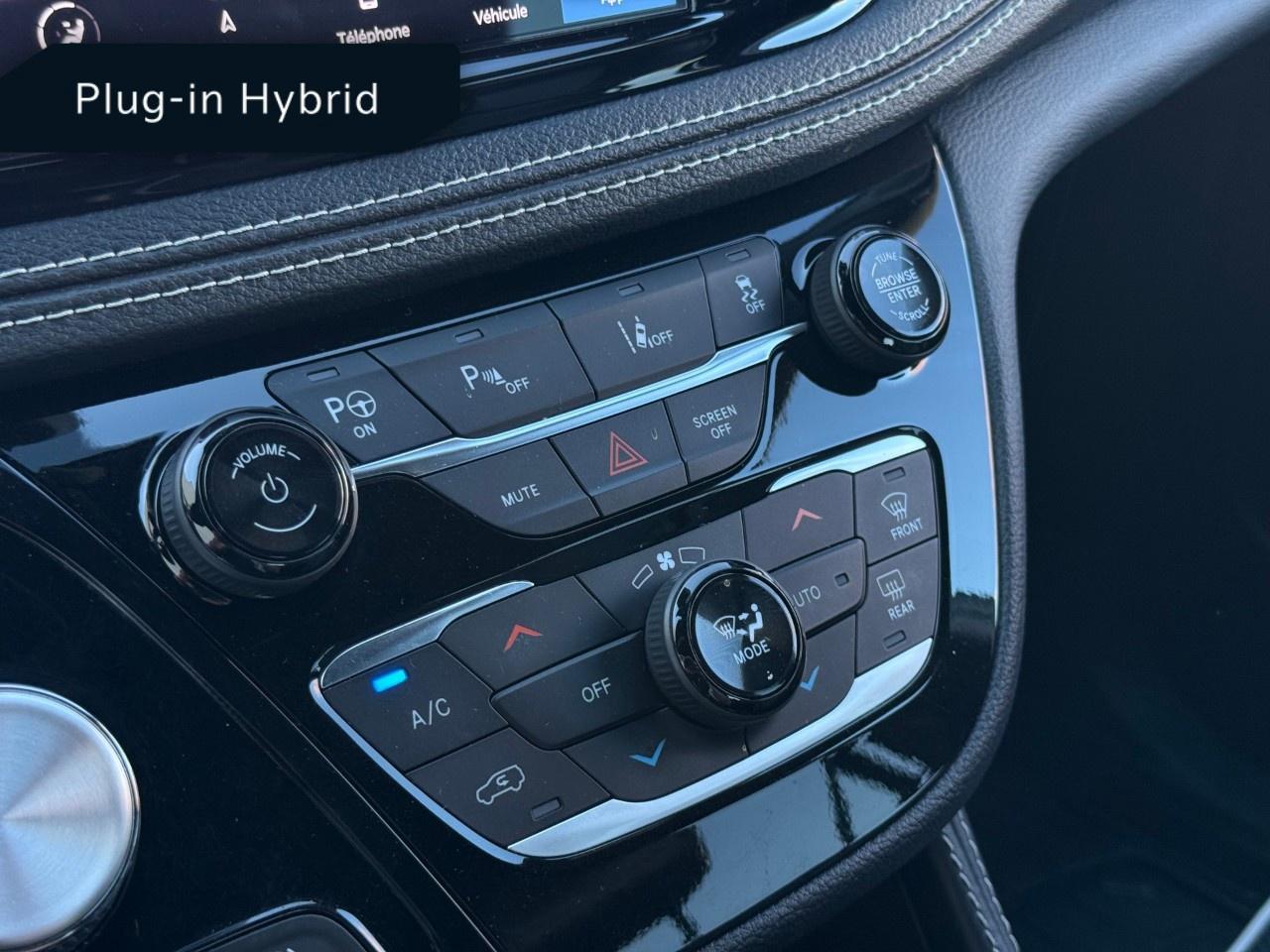 2022 Chrysler Pacifica Hybrid Limited 2WD Photo