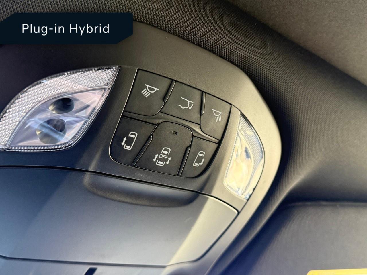2022 Chrysler Pacifica Hybrid Limited 2WD Photo
