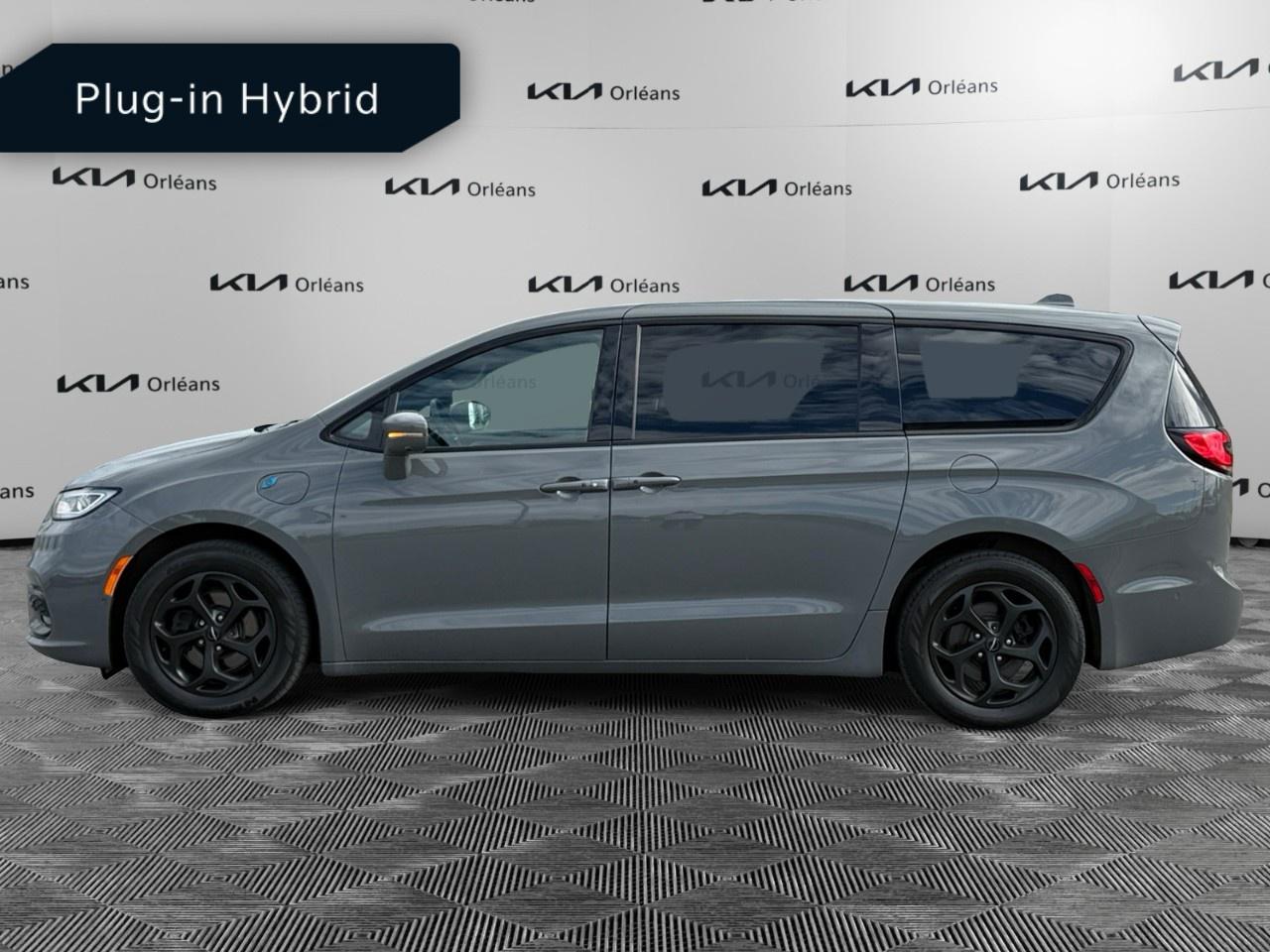 2022 Chrysler Pacifica Hybrid Limited 2WD Photo5