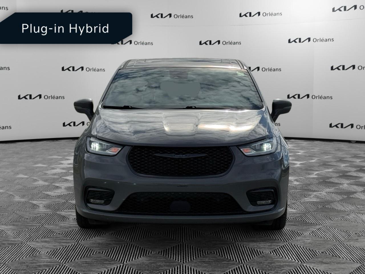 2022 Chrysler Pacifica Hybrid Limited 2WD Photo