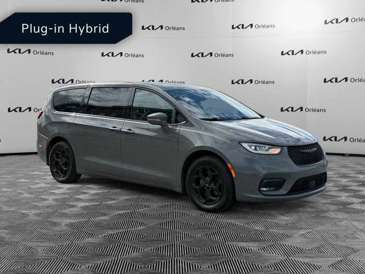 2022 Chrysler Pacifica Hybrid Limited 2WD Photo