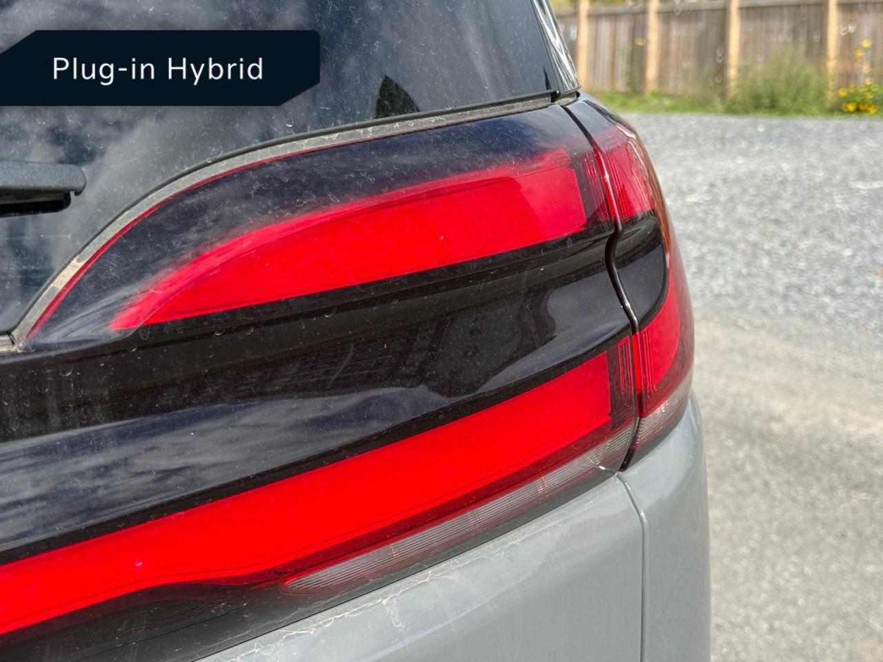 2022 Chrysler Pacifica Hybrid Limited 2WD Photo