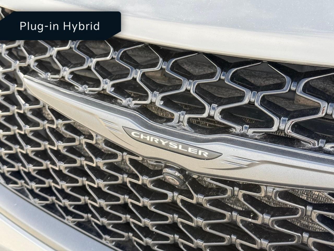 2022 Chrysler Pacifica Hybrid Limited 2WD Photo