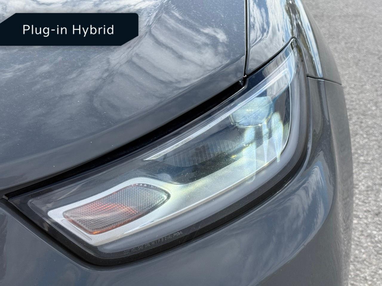 2022 Chrysler Pacifica Hybrid Limited 2WD Photo