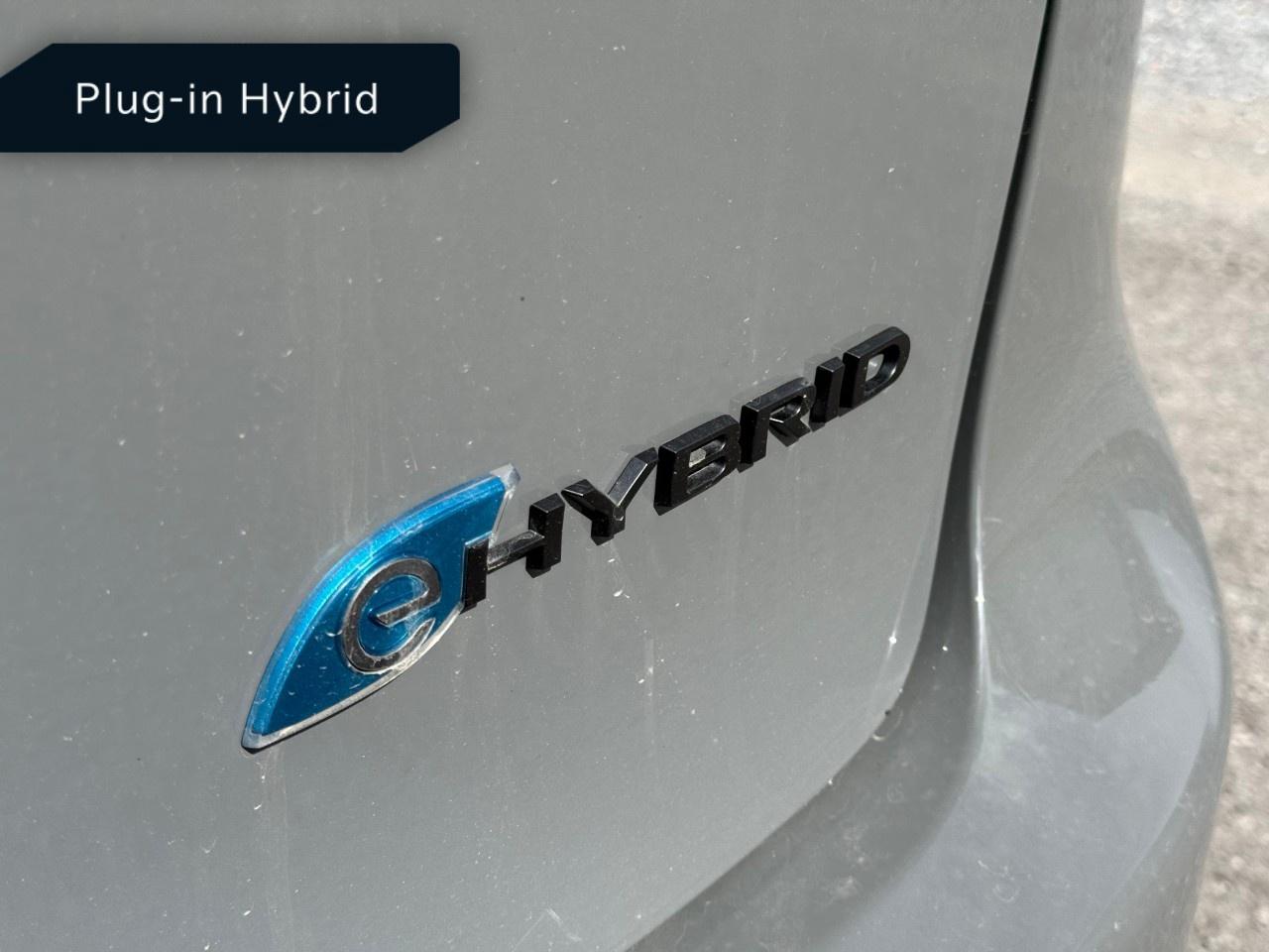 2022 Chrysler Pacifica Hybrid Limited 2WD Photo