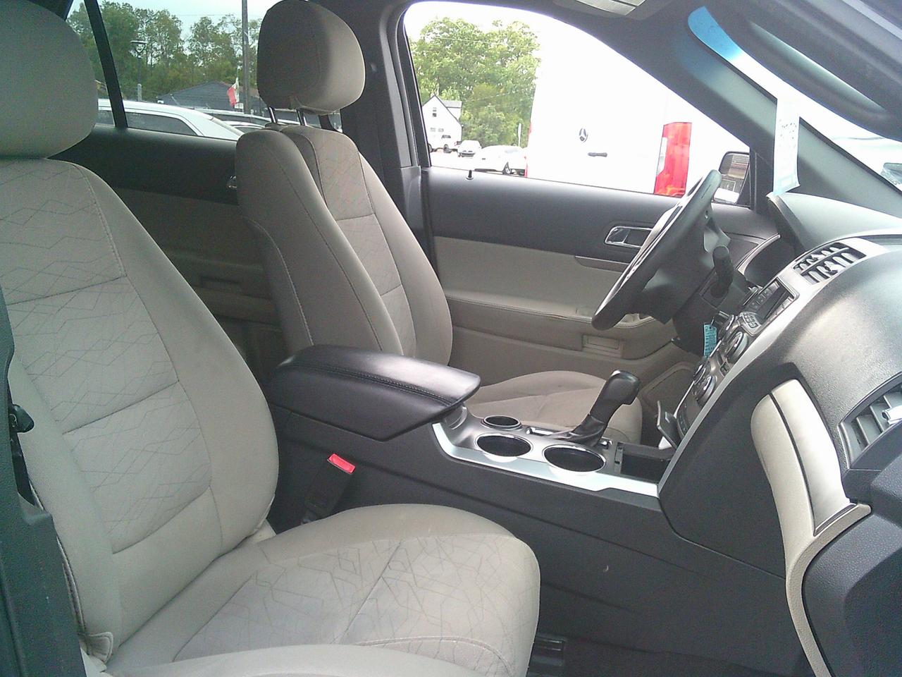 2013 Ford Explorer 4dr Base 7 PASS! TOW PKG! Photo
