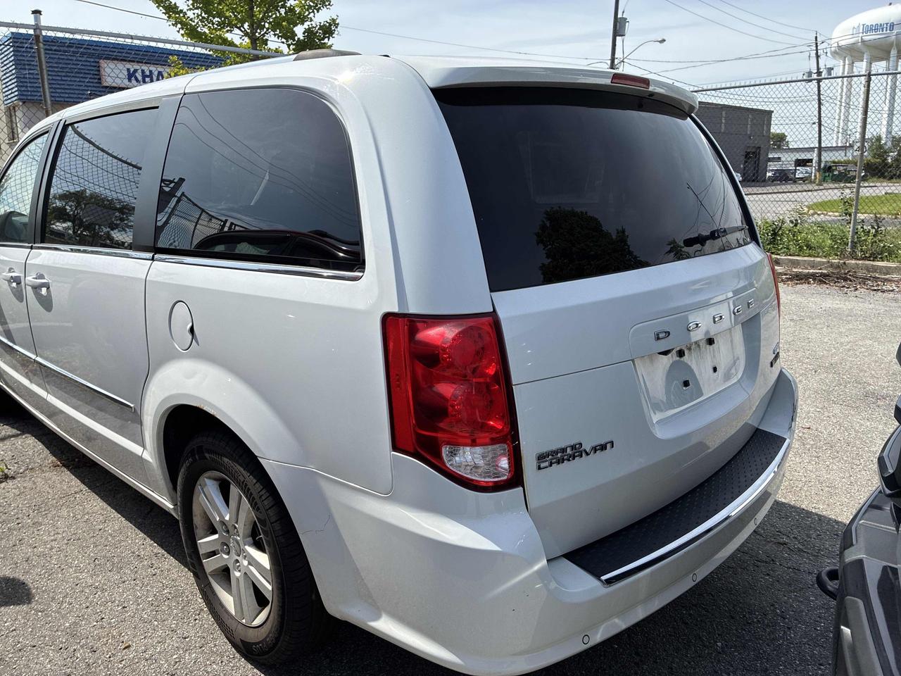 2016 Dodge Grand Caravan Crew Photo1