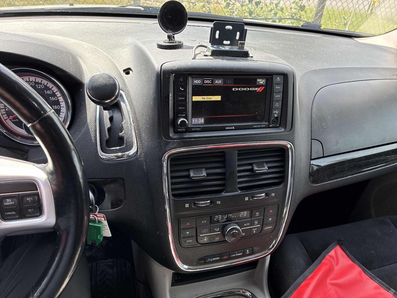 2016 Dodge Grand Caravan Crew Photo3