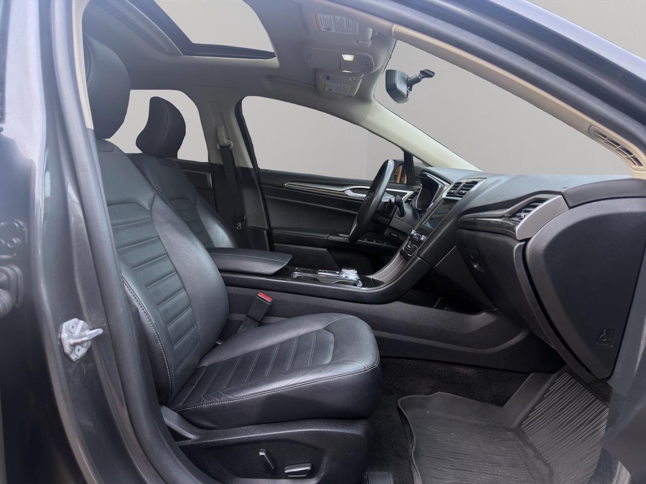 2017 Ford Fusion SE FWD1.5L EcoBoost®/Automatic/SYNC®Infotainment/Rearview Camera/Rotary Gear Shift Dial Photo