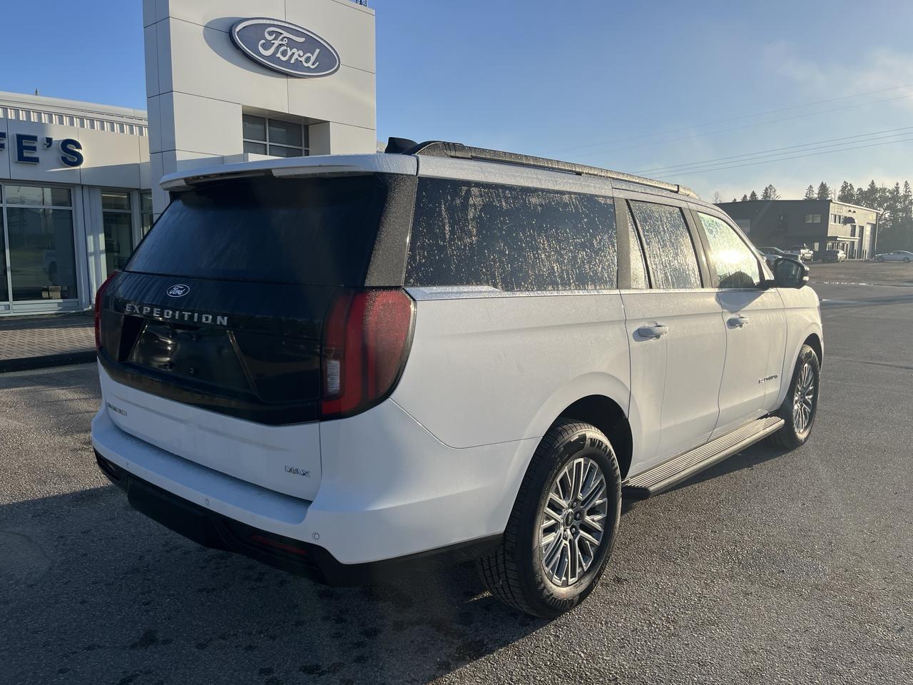 2027 Ford Expedition Platinum Max 4X4 Photo4
