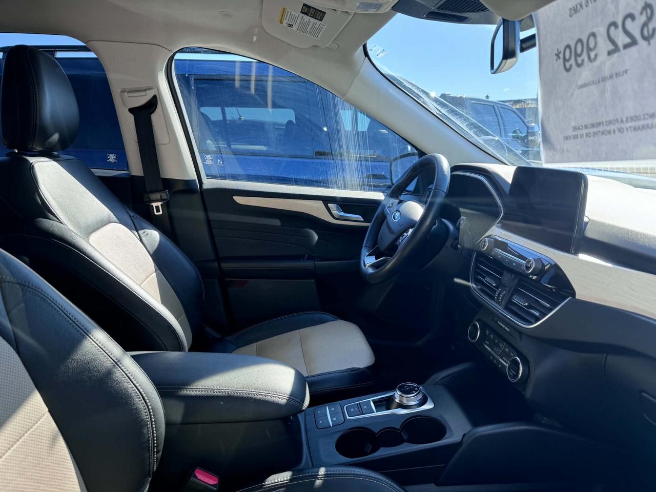2021 Ford Escape Titanium Photo5