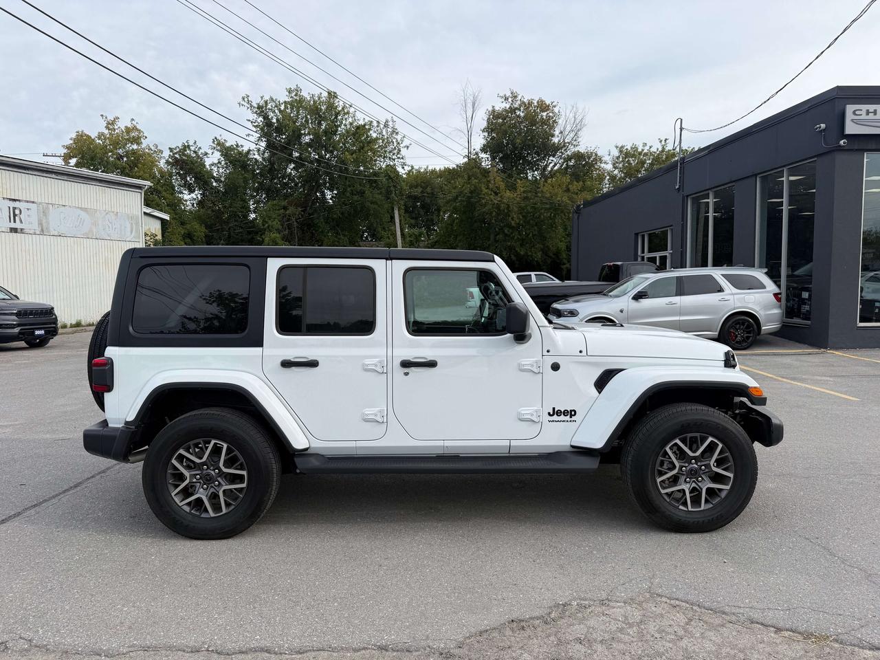 2026 Jeep Wrangler Sahara 4 Door 4X4 - Mckinley Leather! Photo