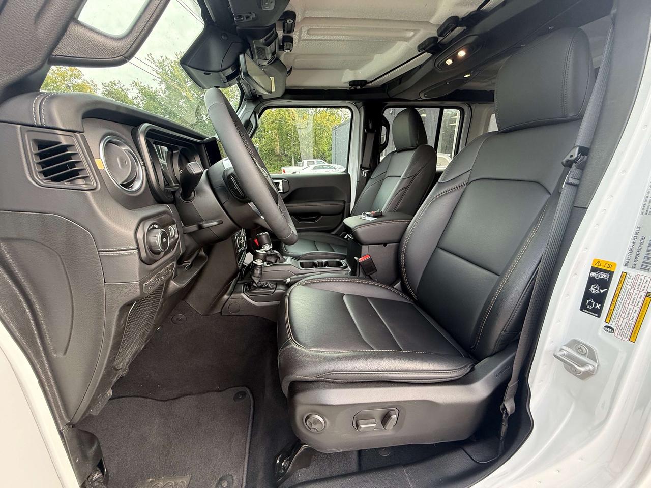 2026 Jeep Wrangler Sahara 4 Door 4X4 - Mckinley Leather! Photo