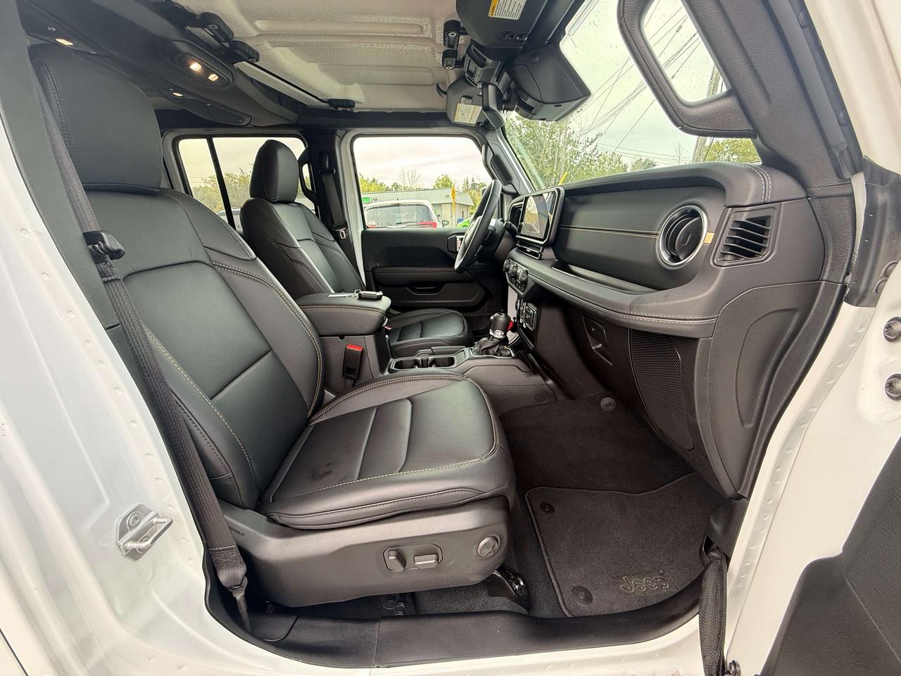 2026 Jeep Wrangler Sahara 4 Door 4X4 - Mckinley Leather! Photo