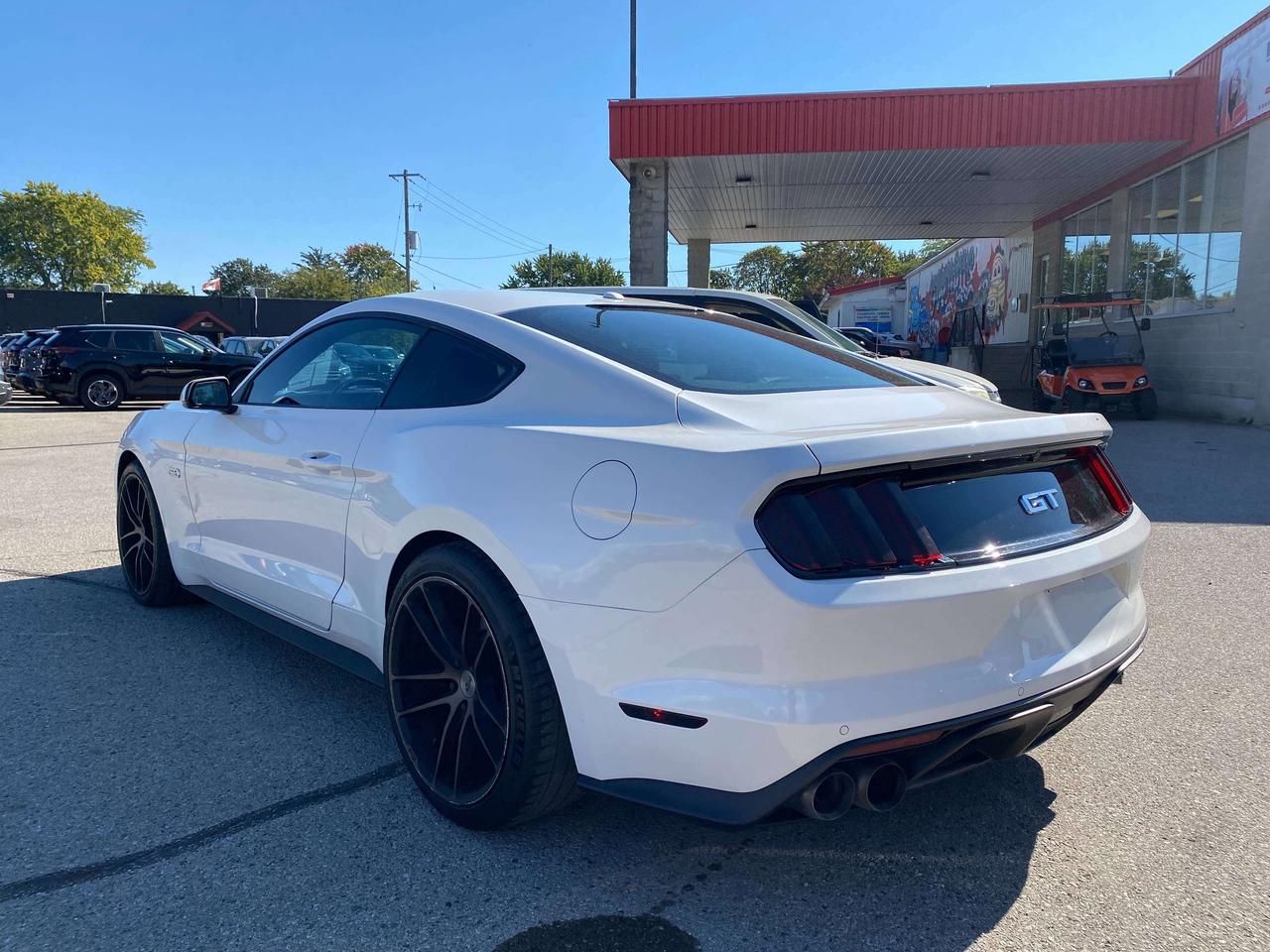 2017 Ford Mustang GT, 6 SPEED MANUAL, 5L, HEATED/ COOLED LEATHER! - Photo #6